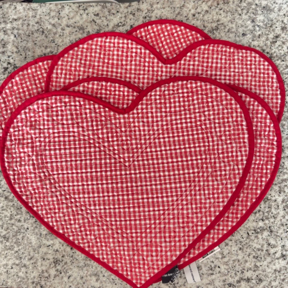Cupcakes & Cashmere Placemats (4) Hearts Red White Gingham Polyester